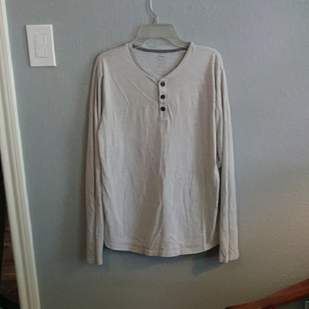 Long sleeve grey shirt